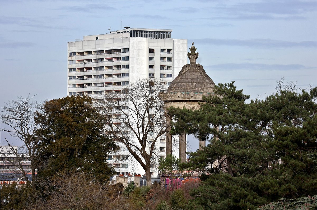 Temple de la Sibylle au sommet de son rocher, parc des Buttes-Chaumont